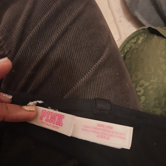 Bras - Picture 3 of 4